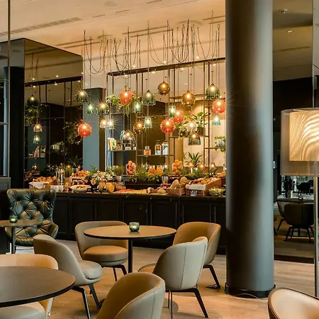 Motel One Köln-Neumarkt-3